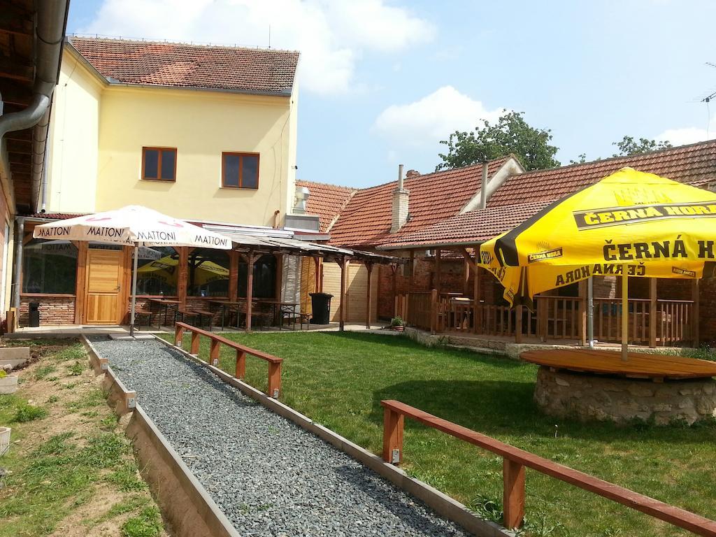Vojkovice  Village Pub & Bbq מראה חיצוני תמונה